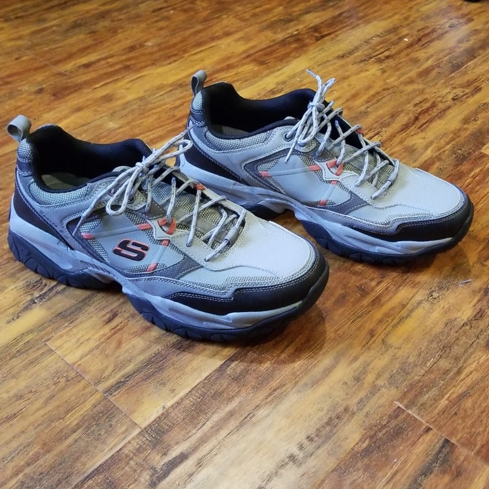 Mens Skechers air cooled memory foam size 11